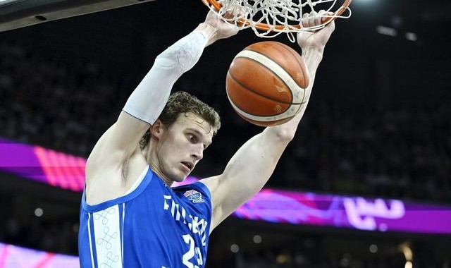 星空体育官网-攻防俱佳！马尔卡宁12中7拿下17分6板2助4帽