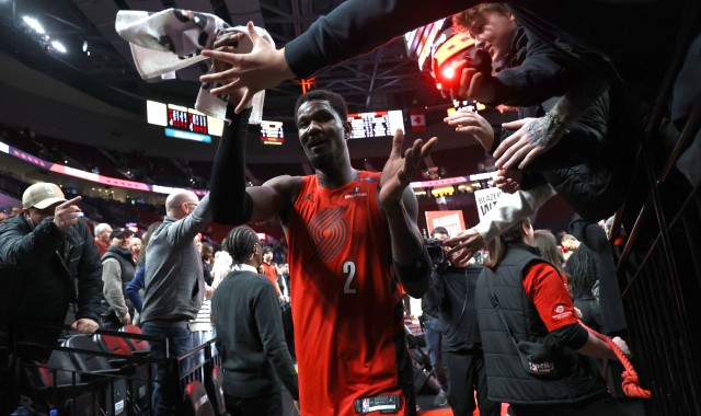 打法软防守烂脾气差？真实艾顿到底啥水准 联手东詹能否证明自己