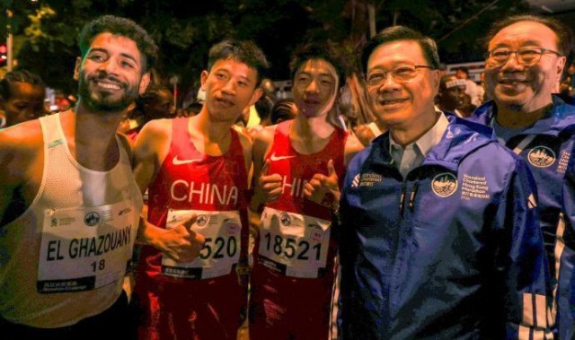 xingkong-郭晶晶霍启刚亮相香港马拉松赛，李家超：推动体育盛事化发展