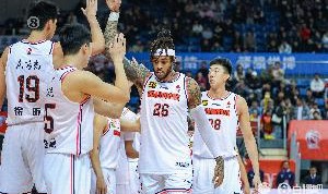 星空体育app-体坛周报：广东的外援策略混乱不堪 宏远彻底重建还是小修小补？