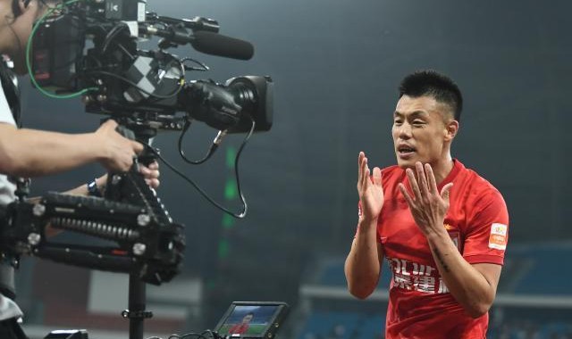 星空体育官网-【中超】谭龙塞尔吉尼奥头球两连击 浙江0比2亚泰